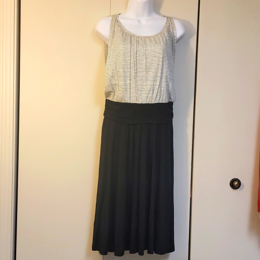 Loft Size Small Color black &white Stripe Maxi dress black and white Strip